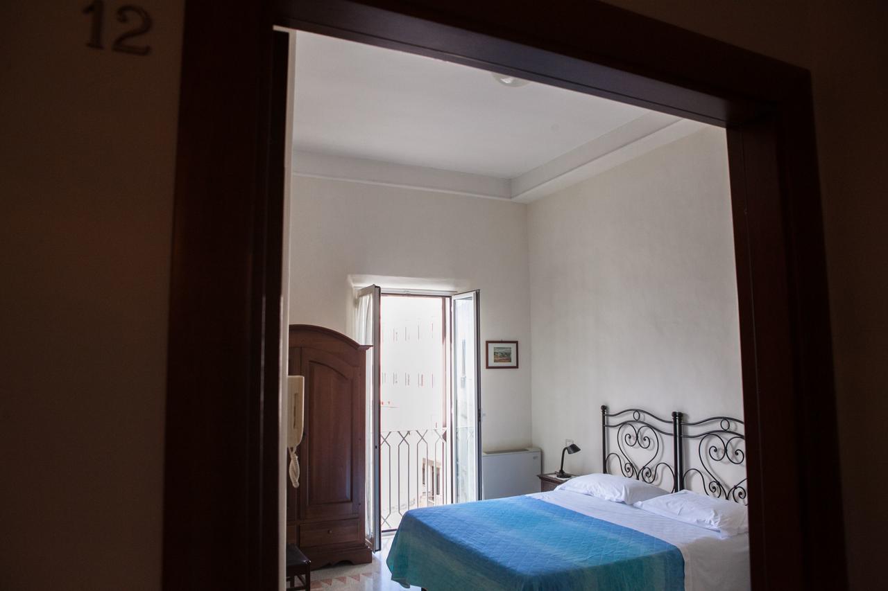 Albergo Lucy Trani Kültér fotó