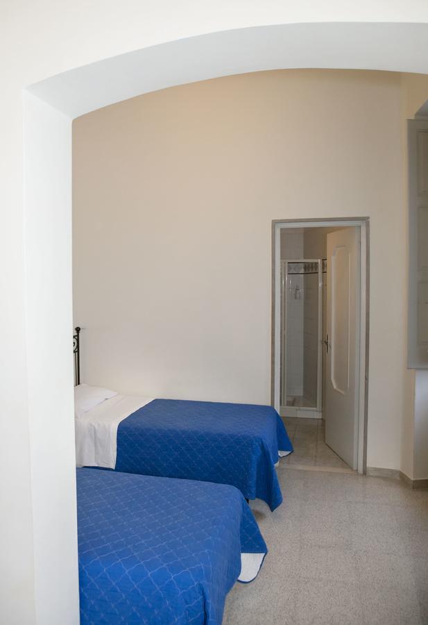 Albergo Lucy Trani Kültér fotó