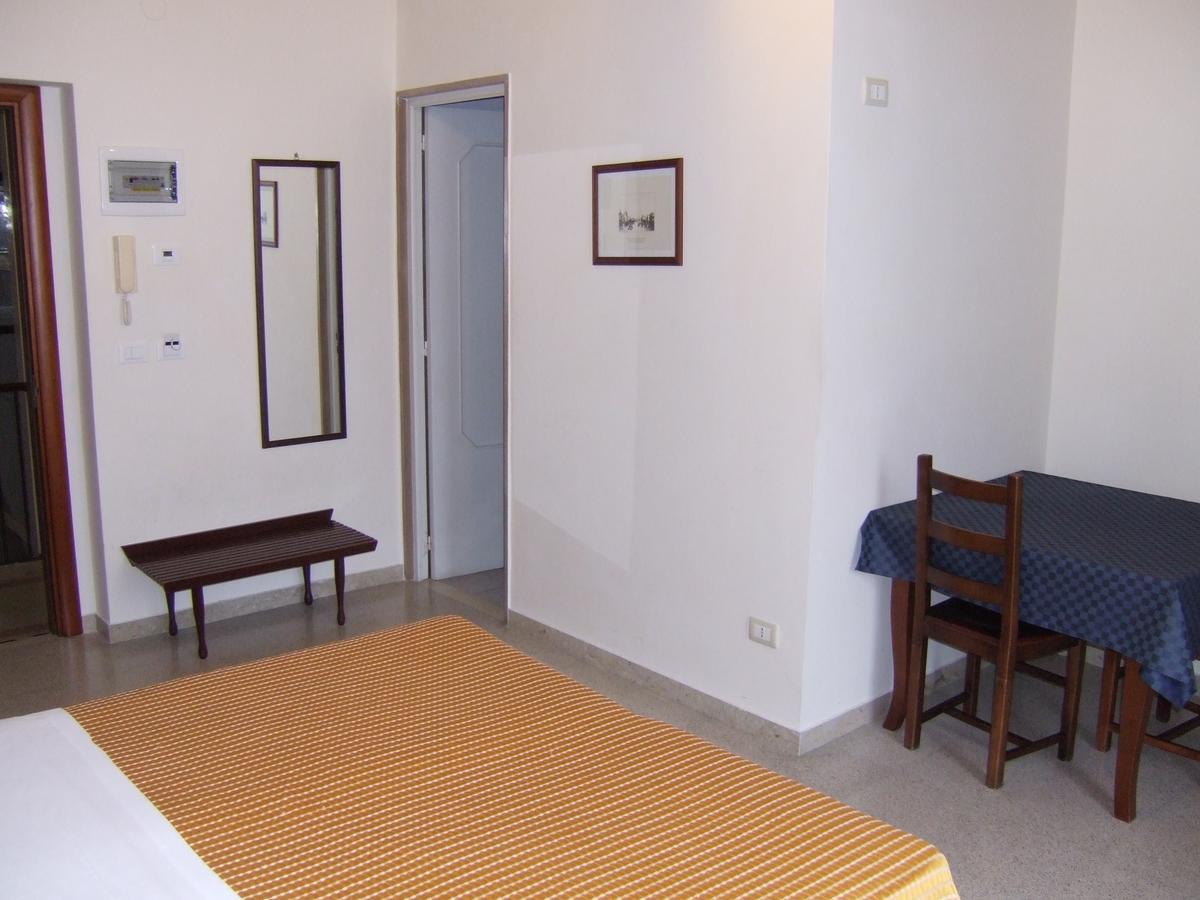 Albergo Lucy Trani Szoba fotó
